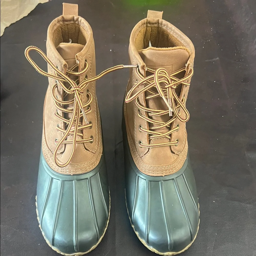 Stylish Tan and‎ Green Boat Shoes
